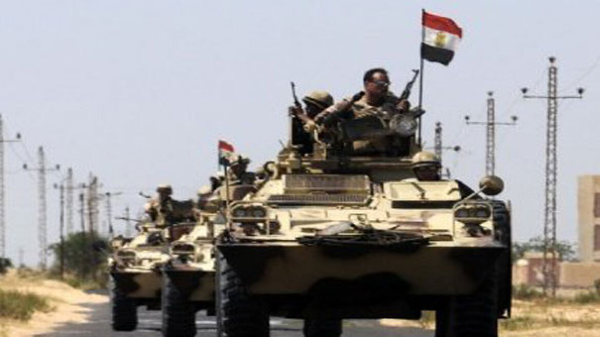 Γιατί ο αιγυπτιακός στρατός στέκεται απέναντι στον Μόρσι